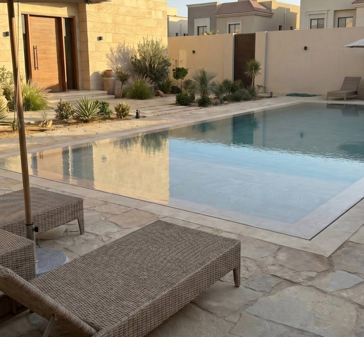 تصميم المسابح وتنسيق الموقع